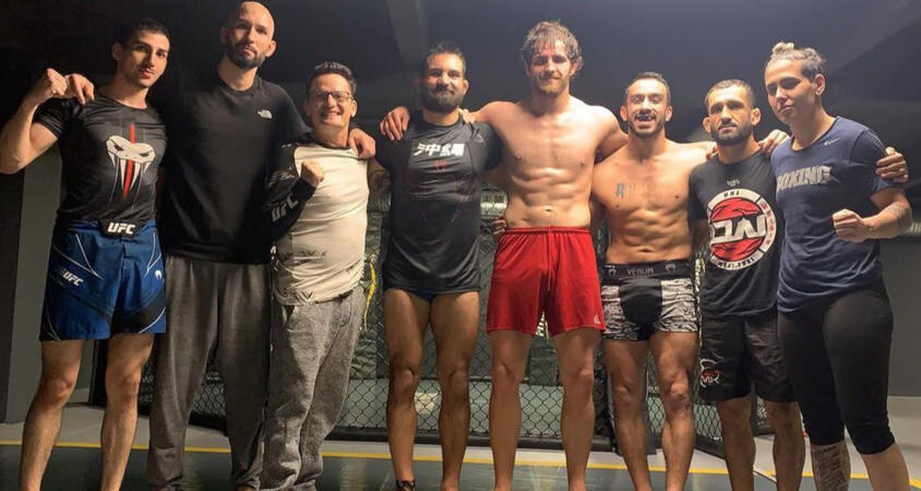 Entraînement aux côtés de Benoît Saint-Denis et des combattants UFC – Niveau d’élite, exigence totale Entraînement aux côtés de Benoît Saint-Denis et des combattants UFC – Niveau d’élite, exigence totale